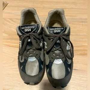 New Balance 991 gray sneakers